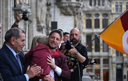 Galatasaray'ın Brüksel'deki şampiyonluk kutlamalarında Mertens sürprizi